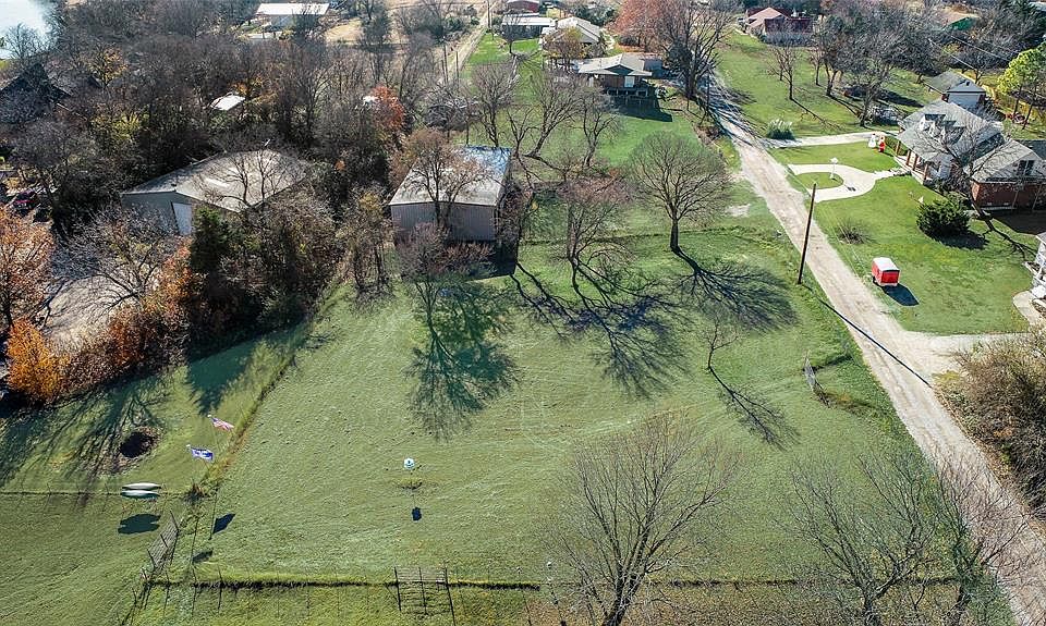 1st image of 4660 Carol Ln
