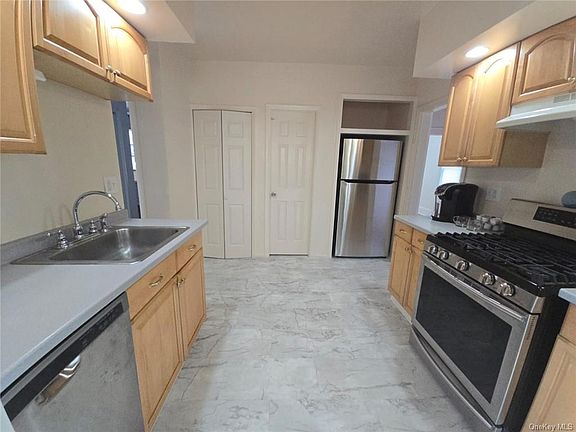 3rd image of 27 Walnut St Unit 1