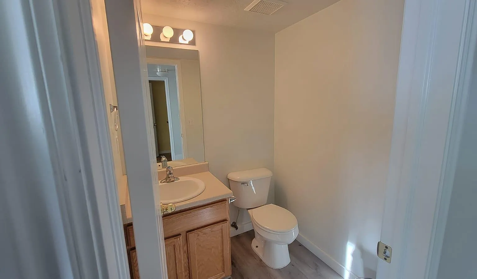 5 bed, 3.5 bath, 1596 sqft, $2,300 — Photo 4