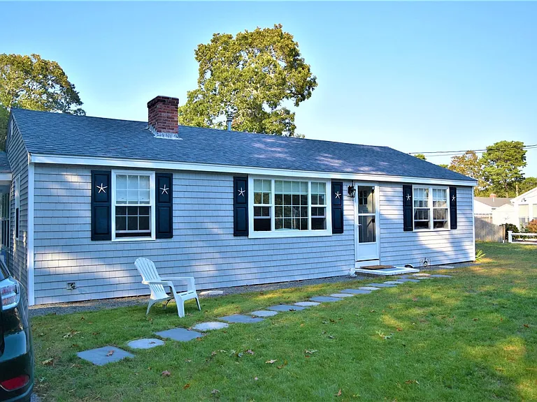 167 Breezy Point Rd — Photo 1