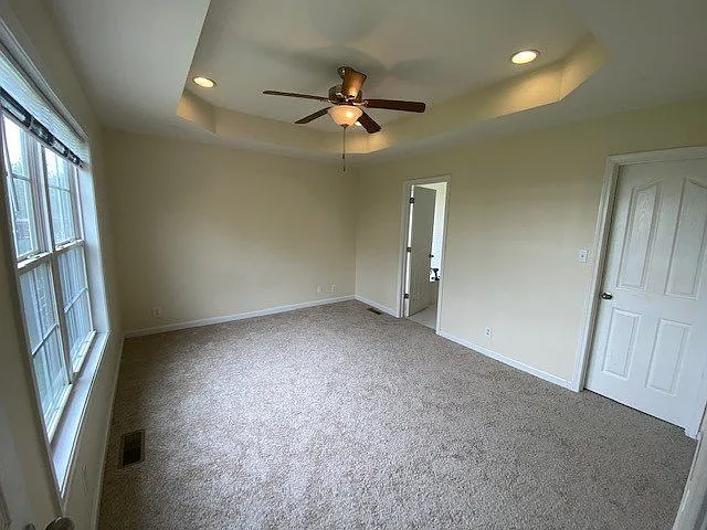 3 bed, 2.0 bath, 1561 sqft, $1,695 — Photo 3