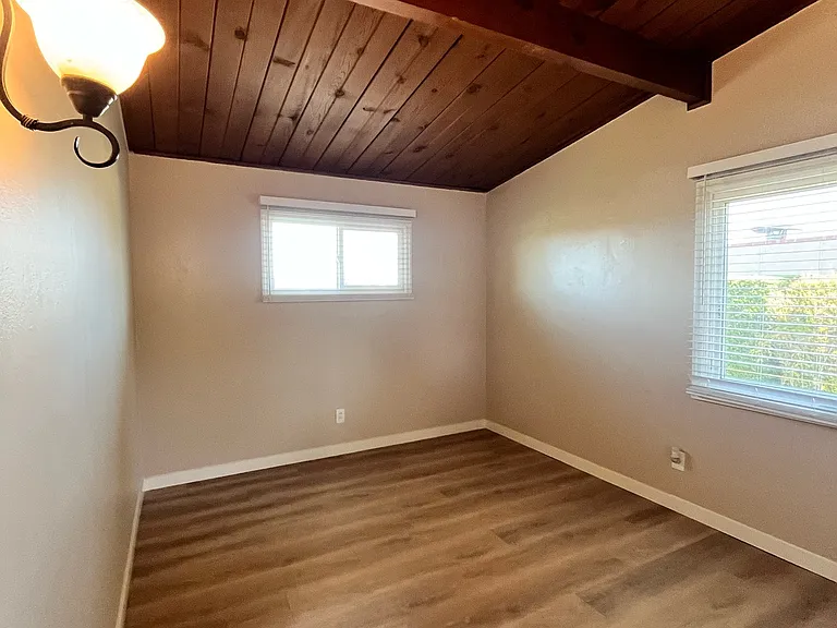 703 E Linfield St — Photo 18