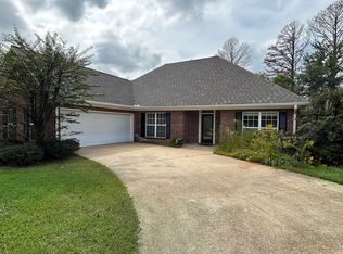 109 Copperfield Ct, Starkville, MS 39759