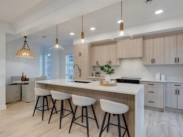 4270 NE Norford Ave NW #502, Calgary, AB T3B 6H3