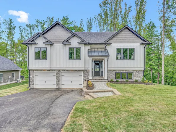 1825 Parker Ln, Vinton, VA 24179