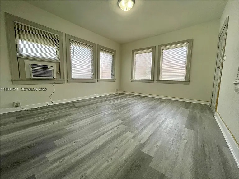 442 SW 10th Ave #1 — Photo 5