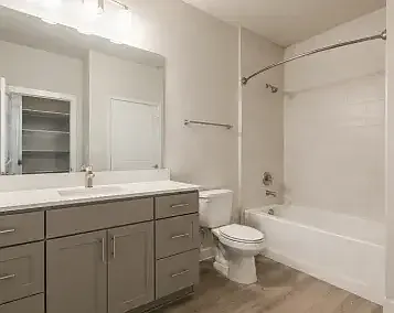 Montrose Boulevard Apartments — Photo 4