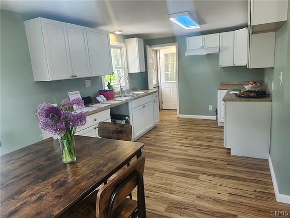 2nd image of 206 Marilyn Ave