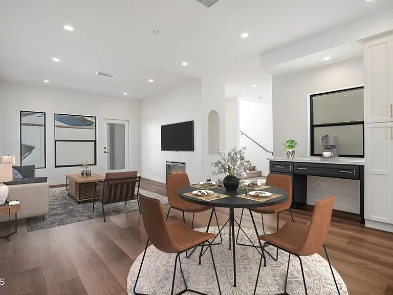 136 N Oakview Dr #103 — Photo 9