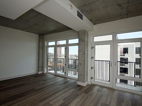 3rd image of 20 Prescott Pl APT 6A