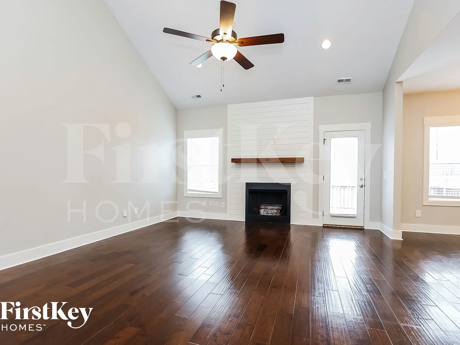 3 bed, 3.0 bath, 1919 sqft, $2,025 — Photo 3