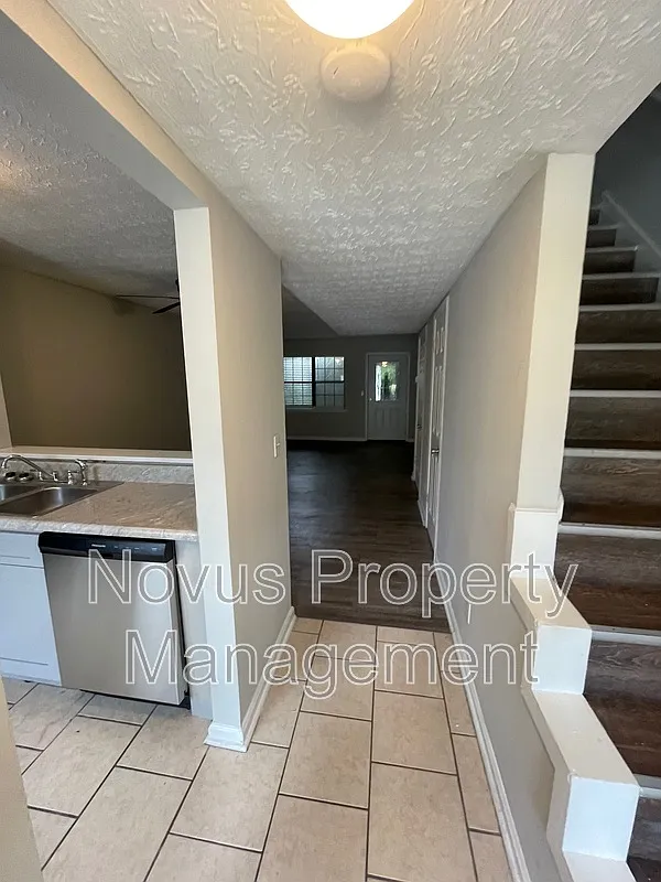 2 bed, 1.5 bath, 1050 sqft, $1,185 — Photo 4