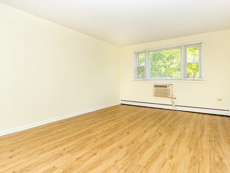 315 N Maple — Photo 44