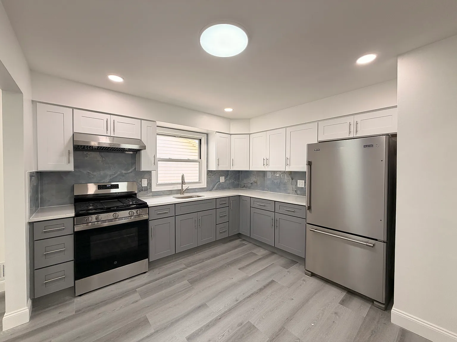 3 bed, 1200 sqft, $3,500 — Photo 4