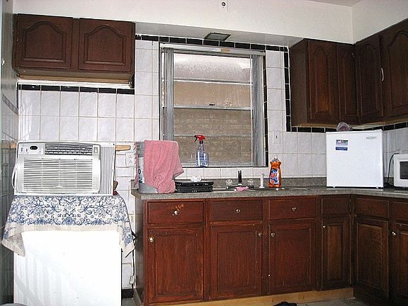 4th image of 2339 N McVicker Ave