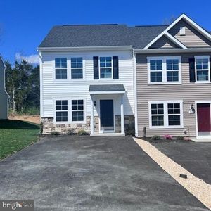 204 Gentle Breeze Dr, Bunker Hill, WV, 25413