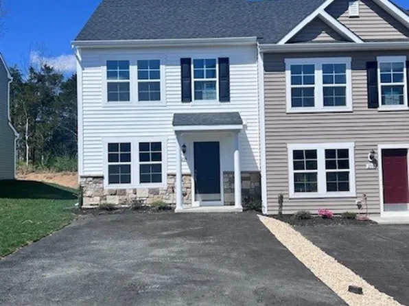 204 Gentle Breeze Dr, Bunker Hill, WV 25413