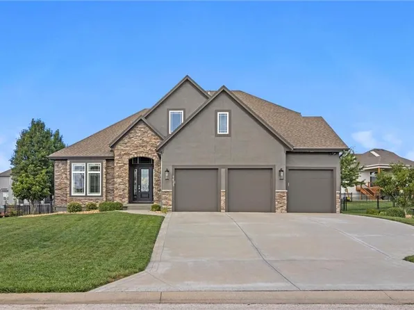 7613 Houston St, Shawnee, KS 66227