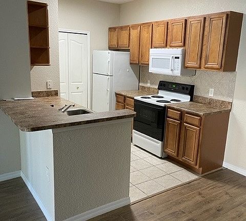 2nd image of 6151 Metrowest Blvd #105-1