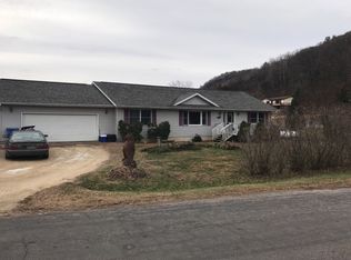 275 Hiawatha Hls, Dakota, MN 55925