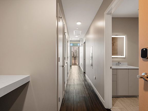 5th image of 805 Church St APT 2402