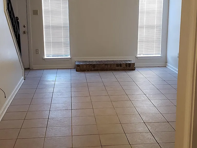 104 Oak Ridge Ave #B — Photo 2