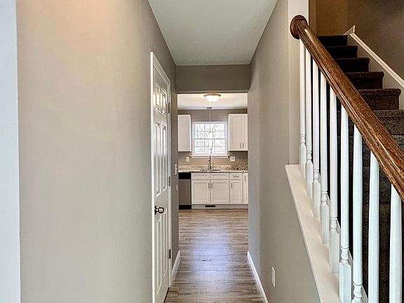 5th image of 1040 Hickory Dr