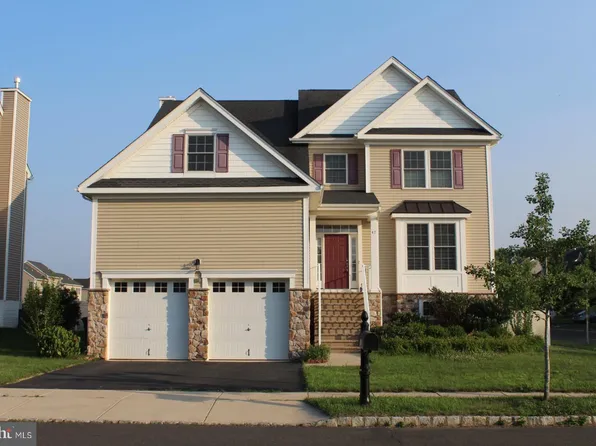 47 Thomas Dr, Robbinsville, NJ 08691