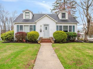 22 Park Ave, Kings Park, NY 11754