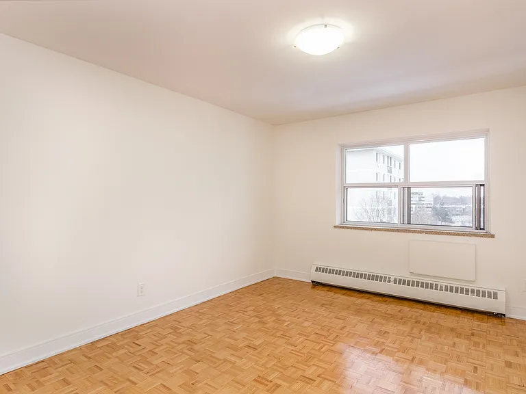 11 Shallmar Blvd — Photo 28