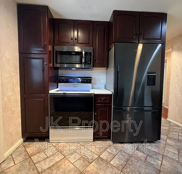 921 Avenue B NW — Photo 4
