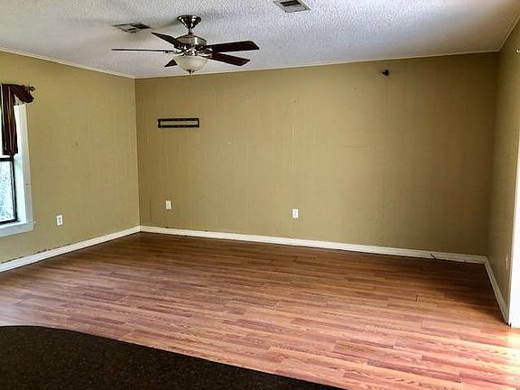 4th image of 648 W Port Arthur Ave