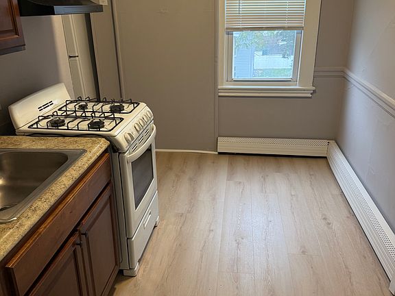 4th image of 80 Baker St Unit 5