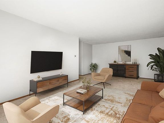 4th image of 636 Country Way N