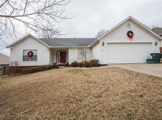 2793 N Raintree Dr, Fayetteville, AR 72703