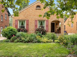 1014 Lake Michigan Dr NW, Grand Rapids, MI 49504