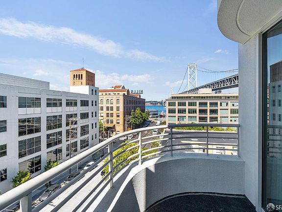 4th image of 403 Main St APT 518N