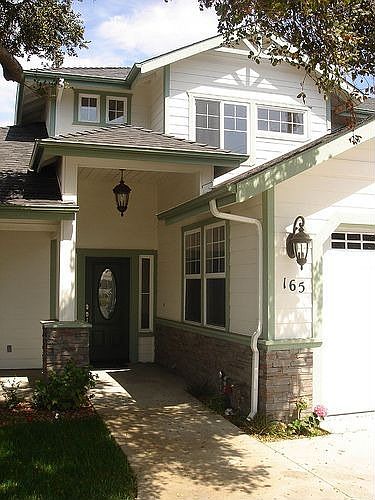 2nd image of 165 Pine St