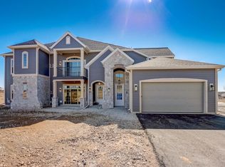 2844 Fox Lake Circle 201/14, Waukesha, WI 53189