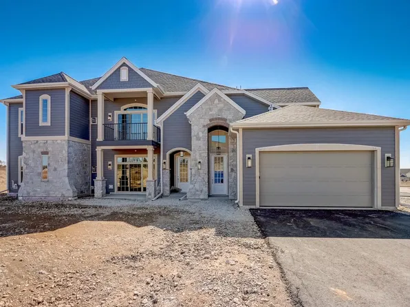 2848 Fox Lake CIRCLE #10/201, Waukesha, WI 53189