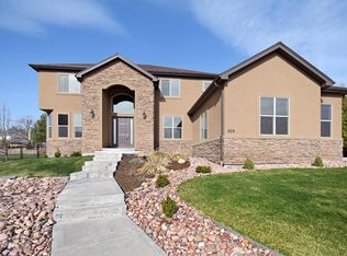 909 Arbutus Ct, Golden, CO 80401