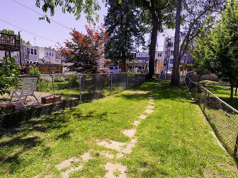 514 Missouri Ave NW — Photo 4