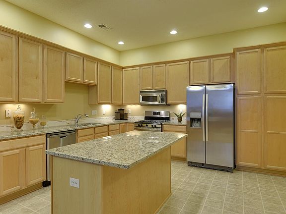 Gourmet Kitchen - Backsplash has been tiled