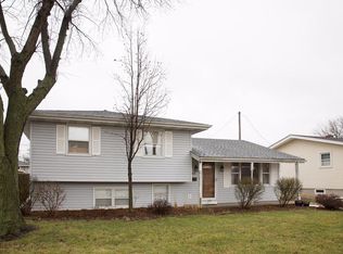 3018 100th St, Highland, IN 46322