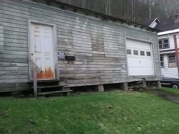 3rd image of 273 Flint Ave
