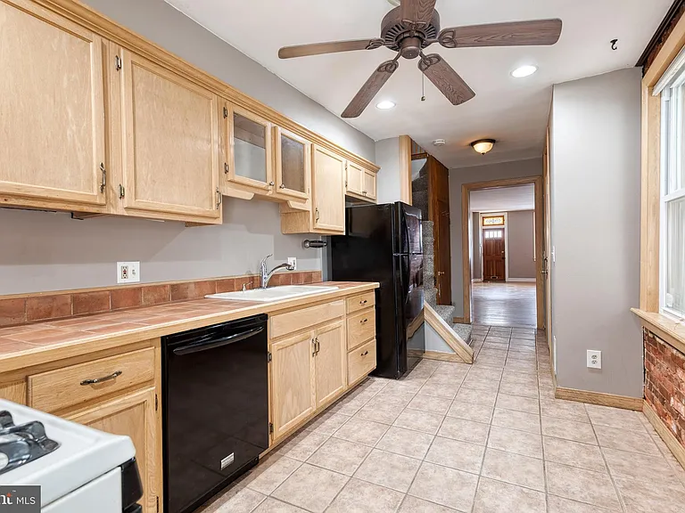 809 S Glover St — Photo 6