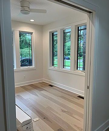 4th image of 13124 Vernon Ave