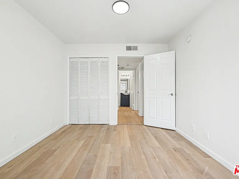 1820 S Barrington Ave #202 — Photo 10