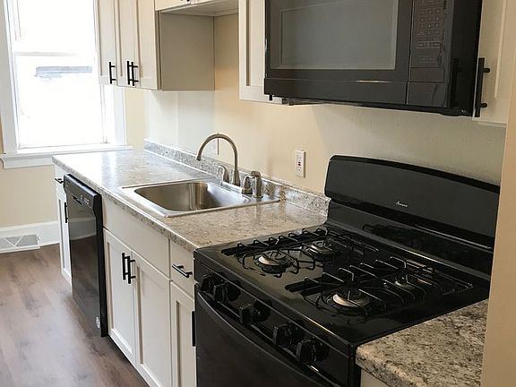2nd image of 421-425 W Washington St #421-2