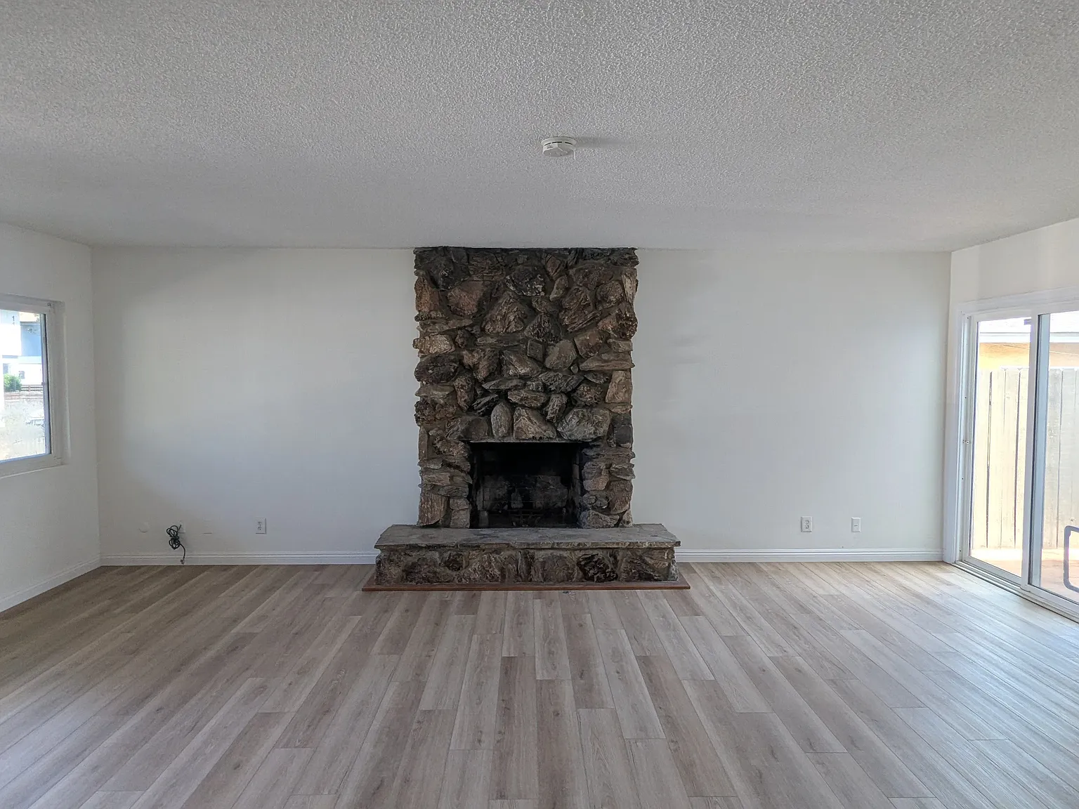 3 bed, 1.5 bath, $2,900 — Photo 2
